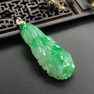 （超值推荐）糯冰种飘翠白菜挂件