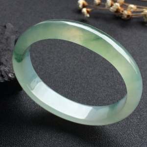 （超值推荐）糯冰种飘花贵妃镯（56.1mm-47mm）