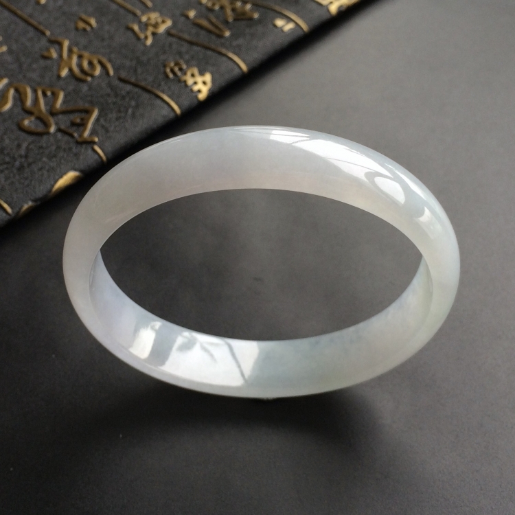 (超值推荐)糯冰种晴水贵妃镯(58.5mm-52.5mm)
