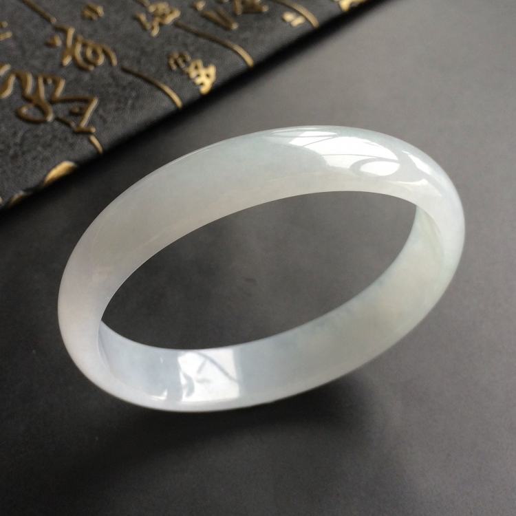 (超值推荐)糯冰种晴水贵妃镯(58.5mm-52.5mm)