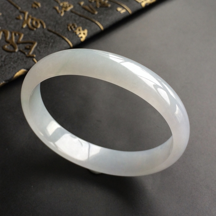(超值推荐)糯冰种晴水贵妃镯(58.5mm-52.5mm)