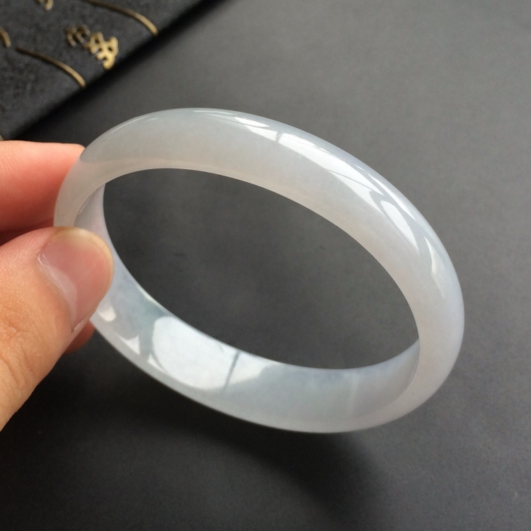 (超值推荐)糯冰种晴水贵妃镯(58.5mm-52.5mm)