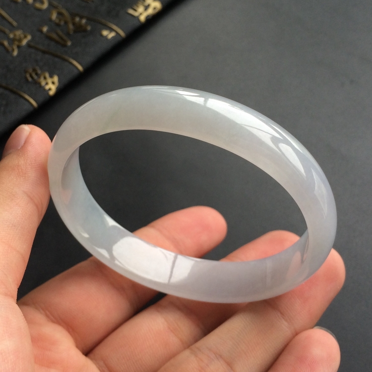 (超值推荐)糯冰种晴水贵妃镯(58.5mm-52.5mm)