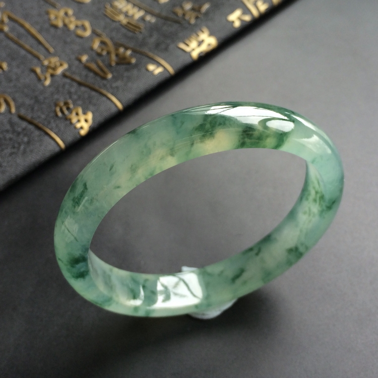 (超值推荐)冰种飘花贵妃镯(56mm-51.1mm)
