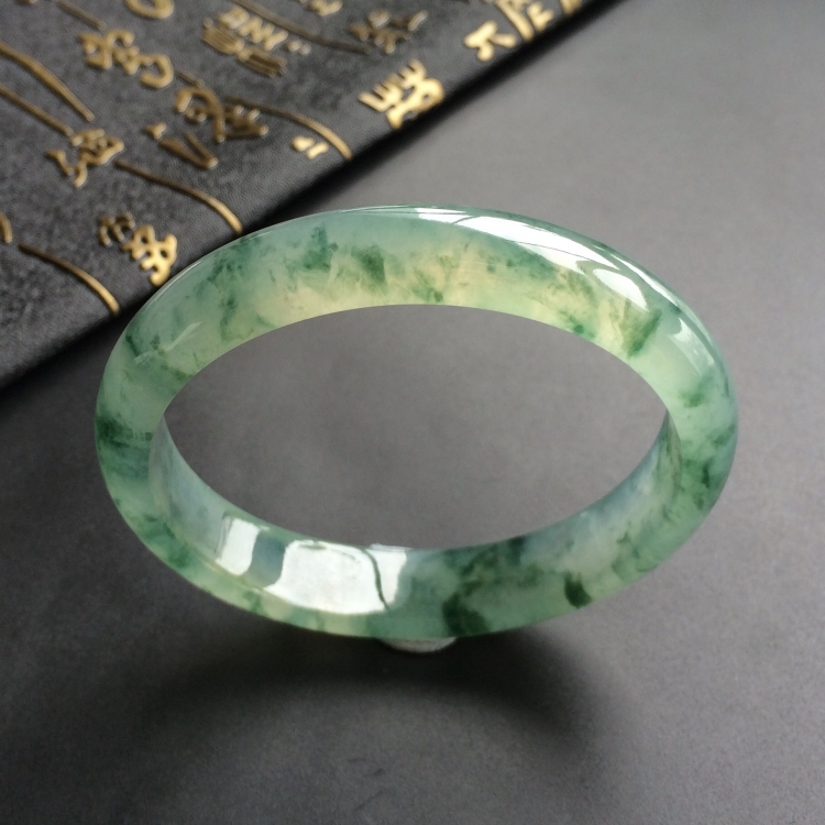 (超值推荐)冰种飘花贵妃镯(56mm-51.1mm)