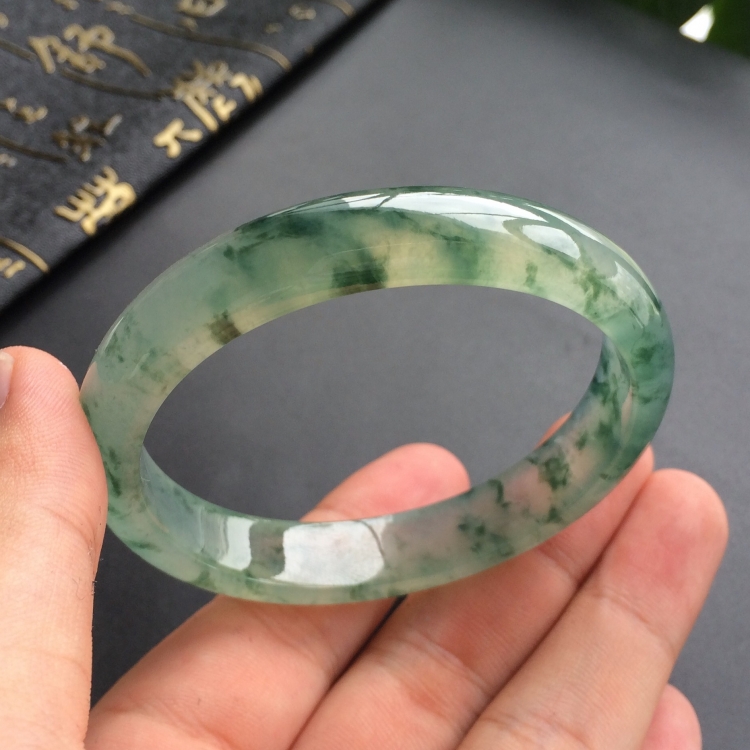 (超值推荐)冰种飘花贵妃镯(56mm-51.1mm)