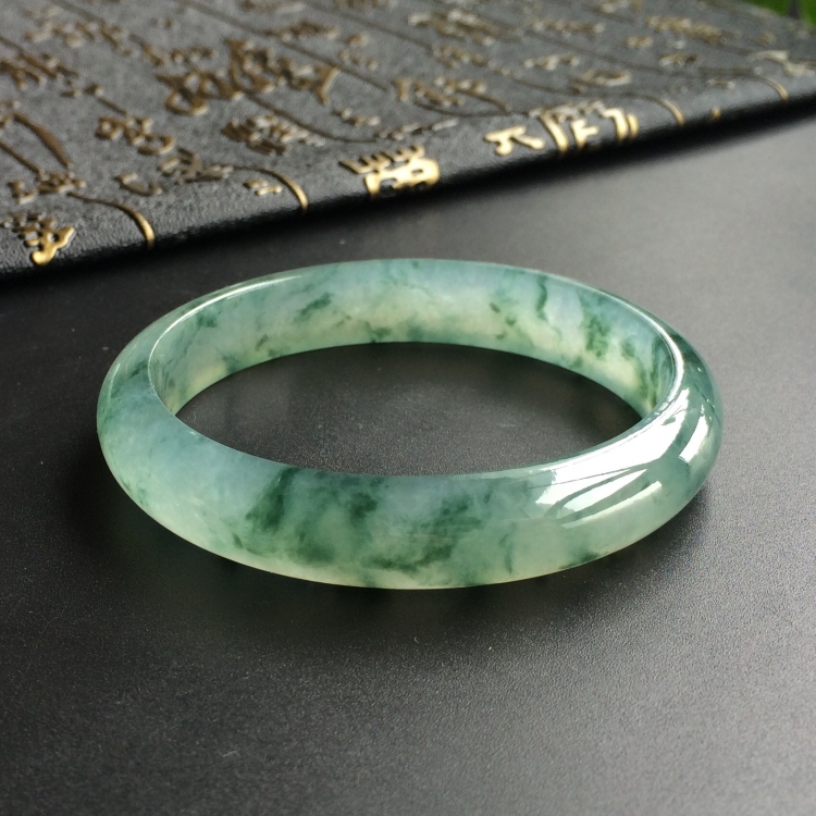 (超值推荐)冰种飘花贵妃镯(56mm-51.1mm)