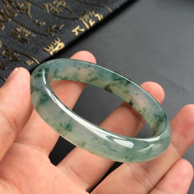 (超值推荐)冰种飘花贵妃镯(56mm-51.1mm)