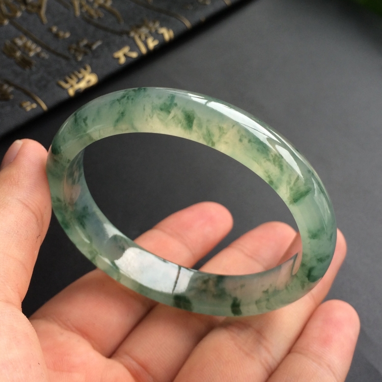 (超值推荐)冰种飘花贵妃镯(56mm-51.1mm)