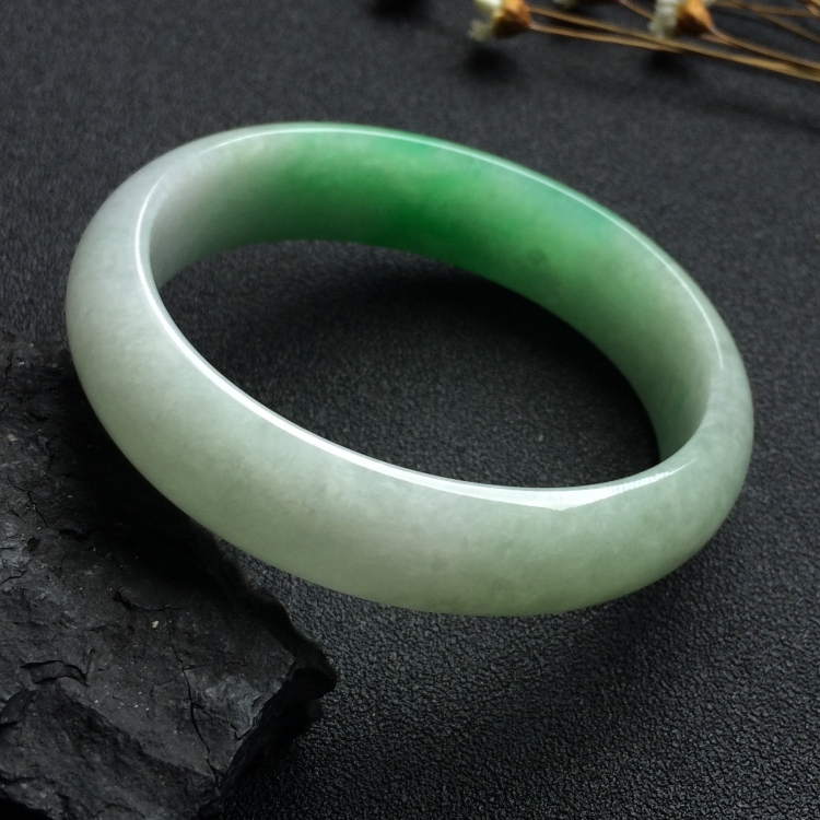 （超值推荐）糯冰种飘翠贵妃镯（54.6mm-48.7mm）