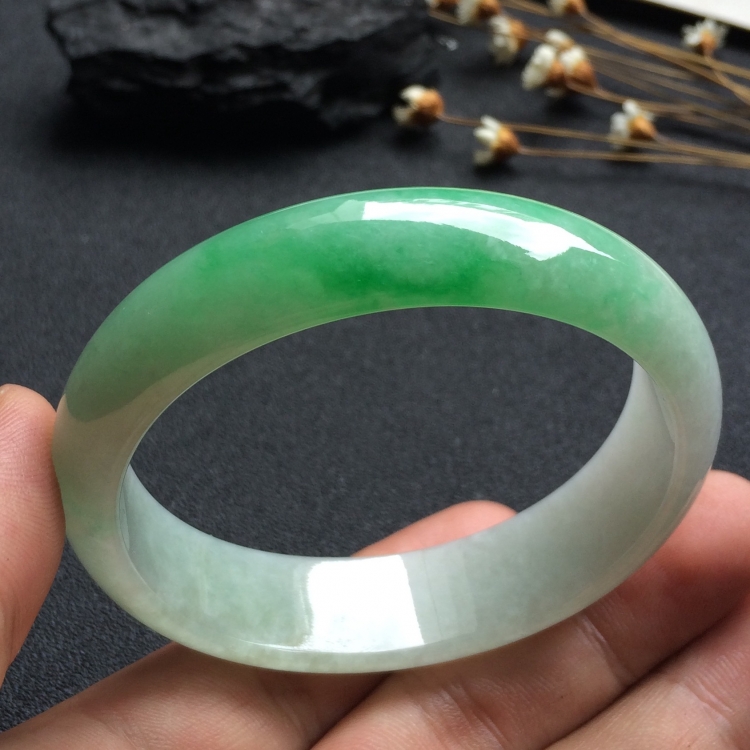 （超值推荐）糯冰种飘翠贵妃镯（54.6mm-48.7mm）