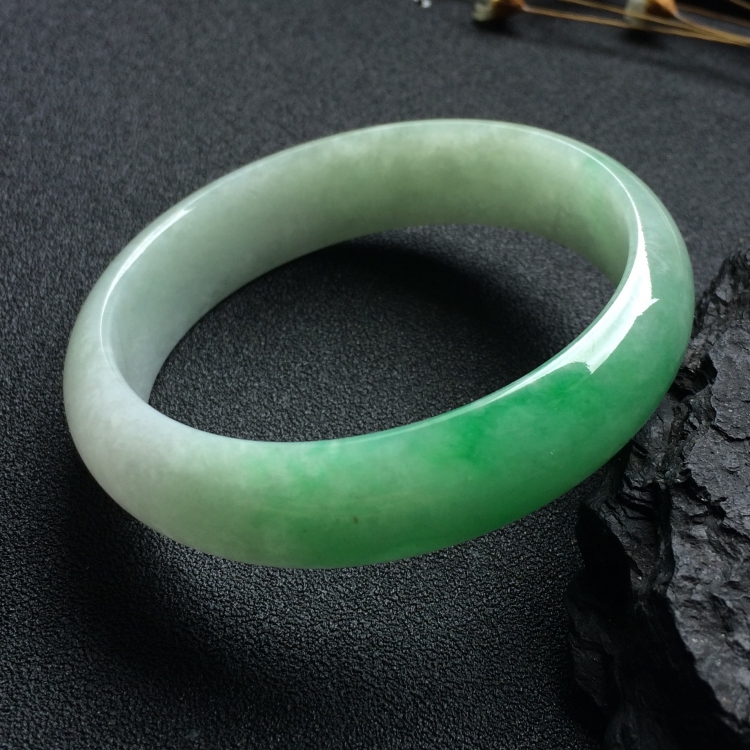（超值推荐）糯冰种飘翠贵妃镯（54.6mm-48.7mm）