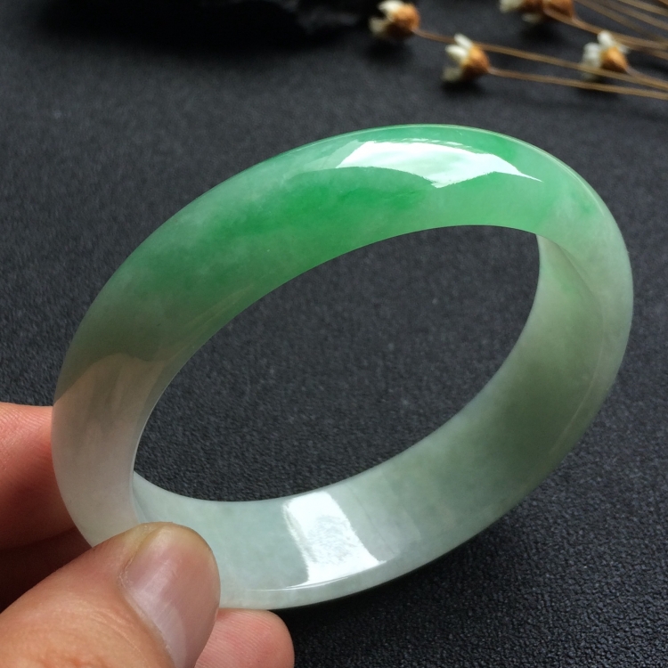（超值推荐）糯冰种飘翠贵妃镯（54.6mm-48.7mm）