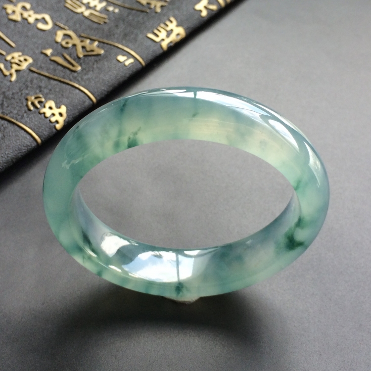 (超值推荐)冰种飘花贵妃镯(52mm-45mm)