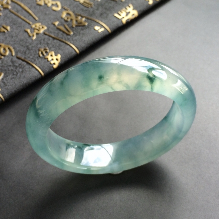 (超值推荐)冰种飘花贵妃镯(52mm-45mm)