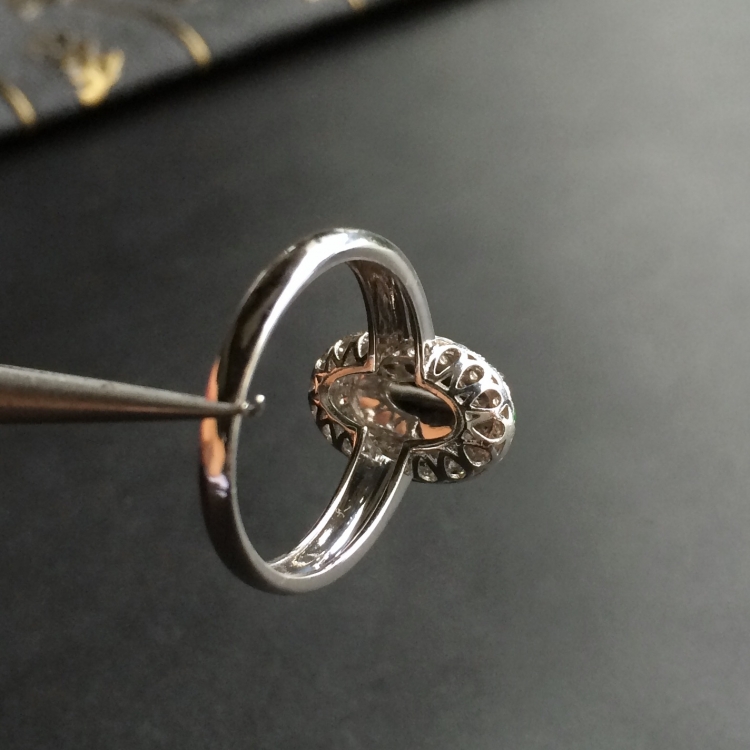 (超值推荐)冰种翠色镶白金钻石戒指