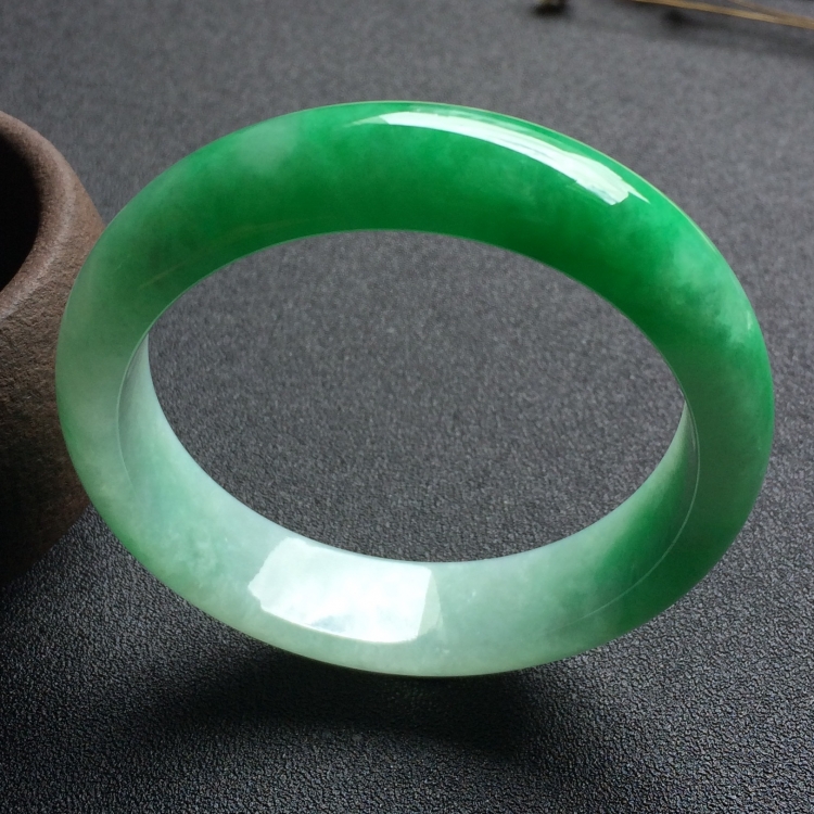 （超值推荐）糯冰种翠色手镯（56.3mm）