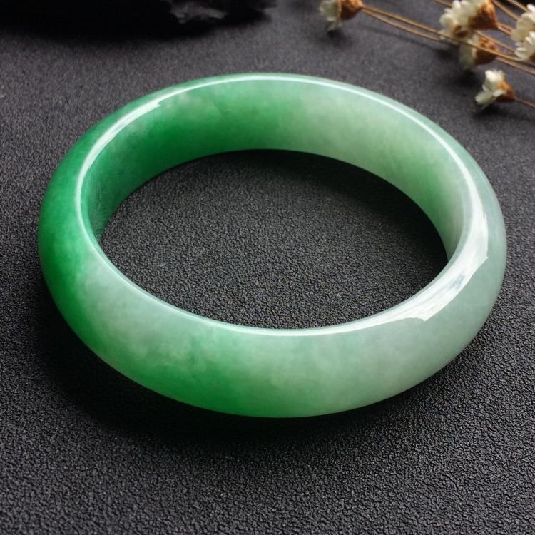 （超值推荐）糯冰种翠色手镯（56.3mm）