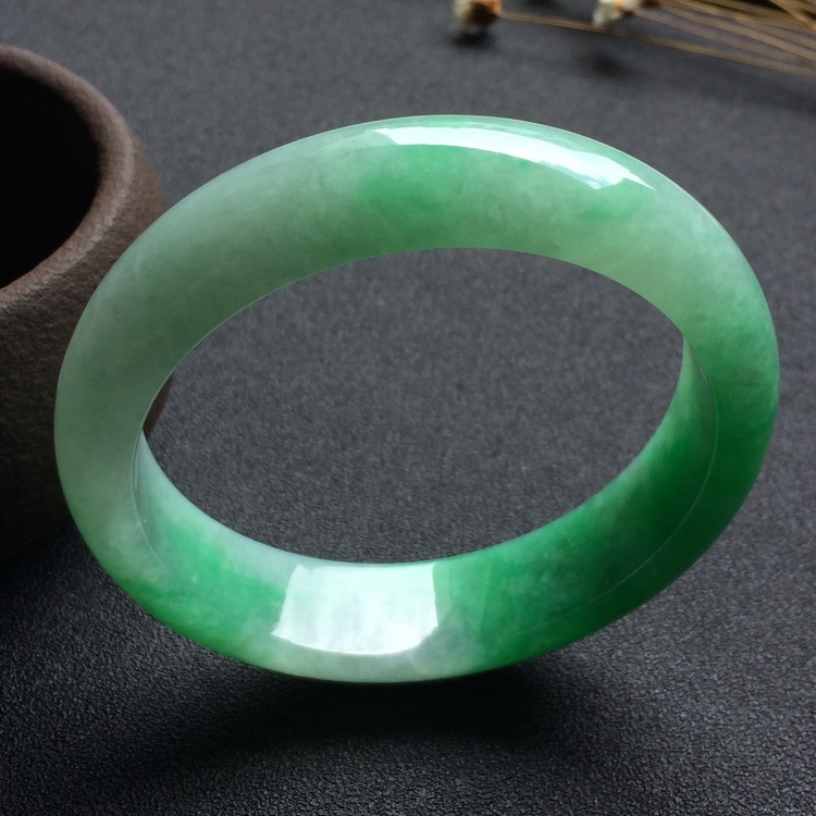 （超值推荐）糯冰种翠色手镯（56.3mm）