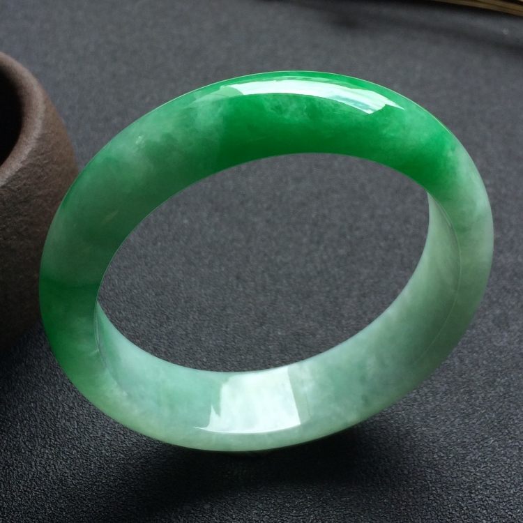 （超值推荐）糯冰种翠色手镯（56.2mm）