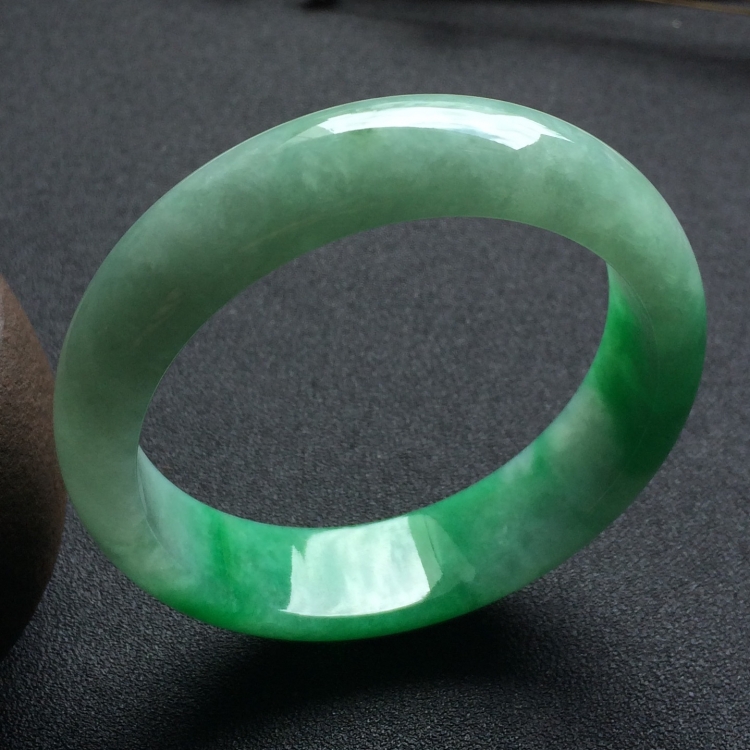 （超值推荐）糯冰种翠色手镯（56.2mm）