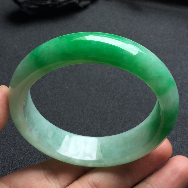 （超值推荐）糯冰种翠色手镯（56.2mm）