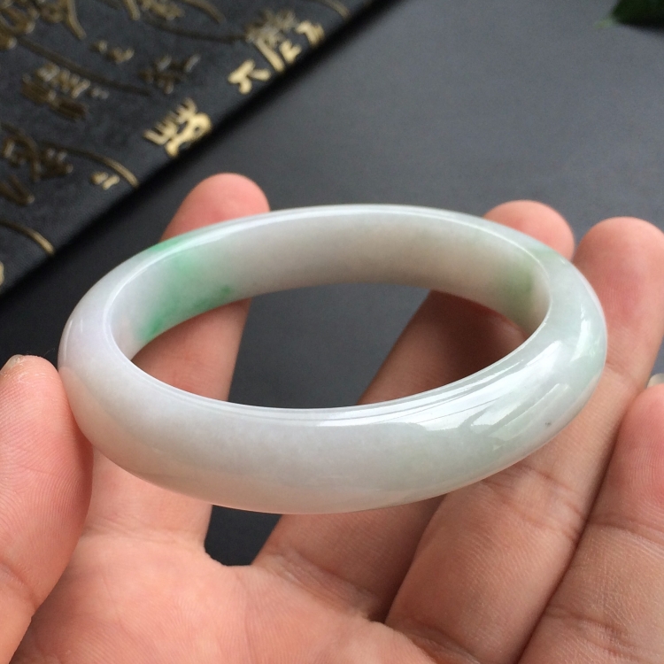 (超值推荐)糯冰种飘翠贵妃镯(56mm-49.3mm)