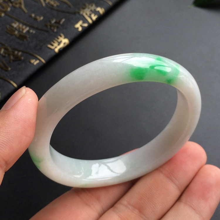 (超值推荐)糯冰种飘翠贵妃镯(56mm-49.3mm)