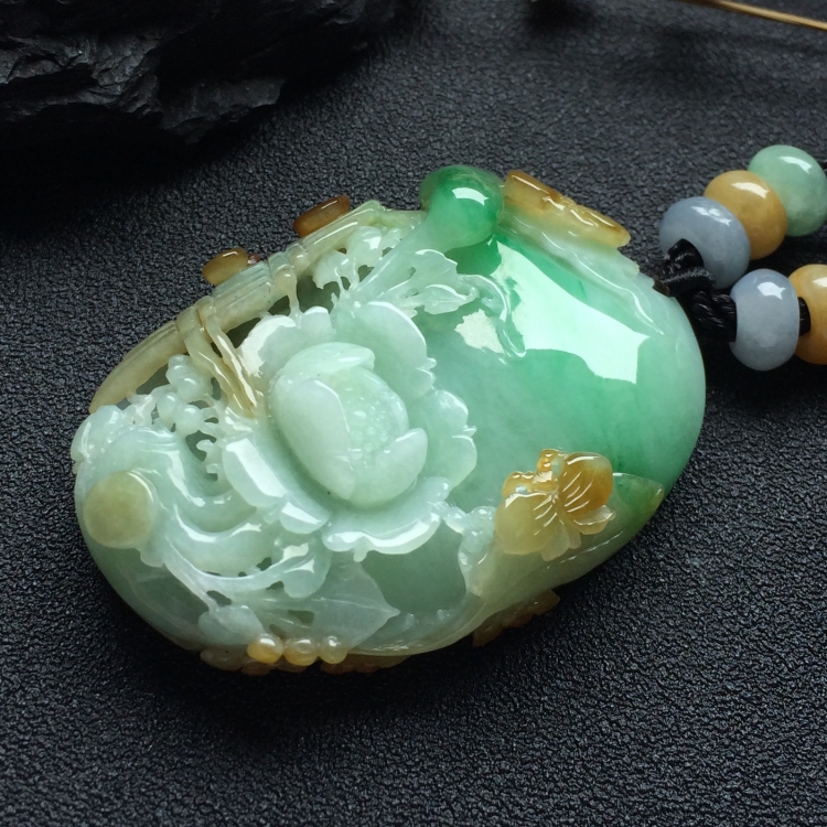 （超值推荐）糯冰种三彩蝶恋花挂件