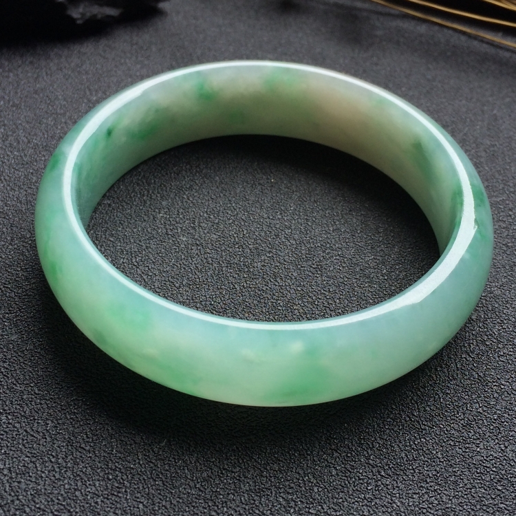 （超值推荐）糯冰种飘花手镯（58.6mm）