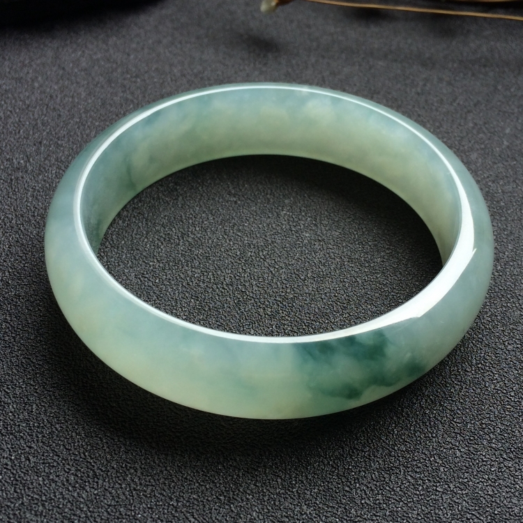 （超值推荐）糯冰种飘花手镯（59.2mm）