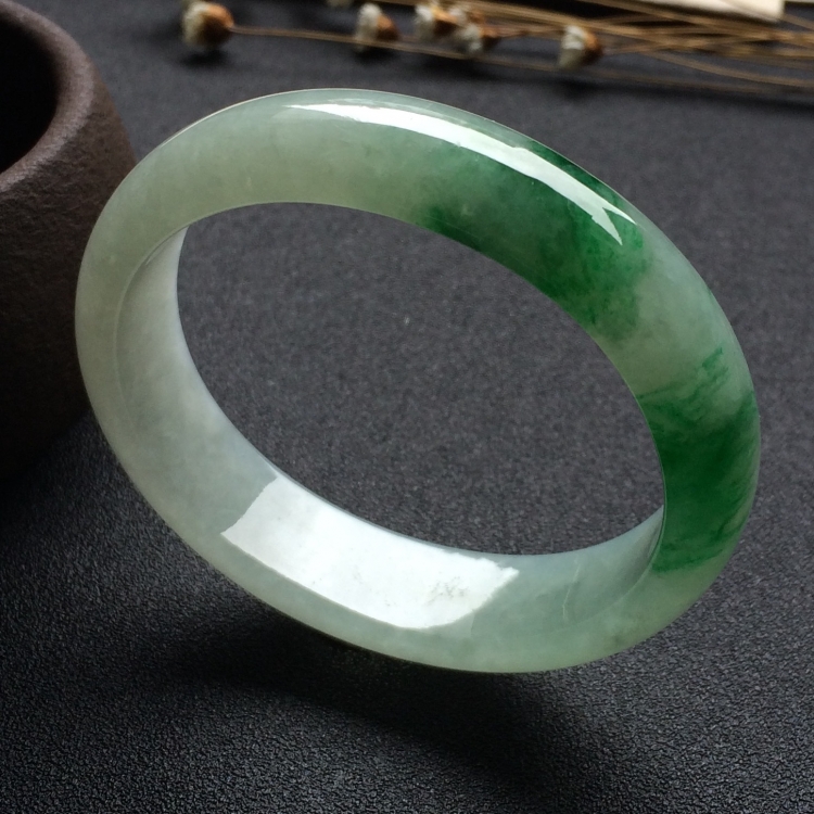 （超值推荐）糯冰种飘翠贵妃镯（55.8mm-49.5mm）