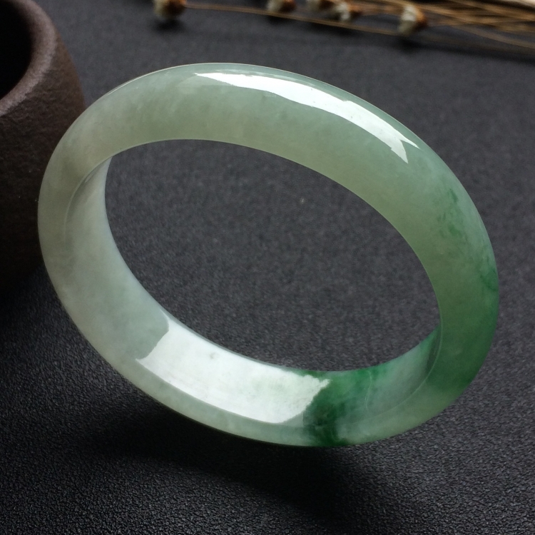 （超值推荐）糯冰种飘翠贵妃镯（55.8mm-49.5mm）