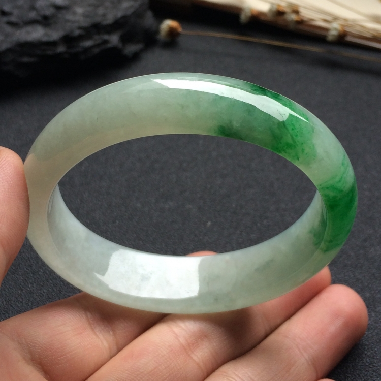 （超值推荐）糯冰种飘翠贵妃镯（55.8mm-49.5mm）