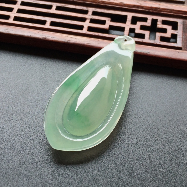 (超值推荐)冰种飘翠福瓜挂件