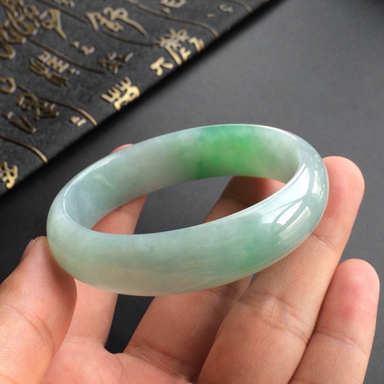 (超值推荐)糯冰种飘翠贵妃镯(55mm-48.8mm)