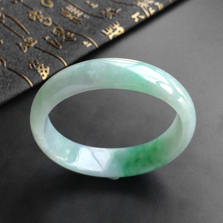 (超值推荐)糯冰种飘翠贵妃镯(55mm-48.8mm)