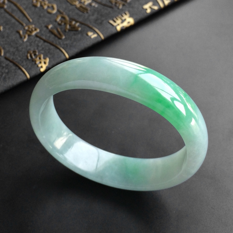 (超值推荐)糯冰种飘翠贵妃镯(55mm-48.8mm)