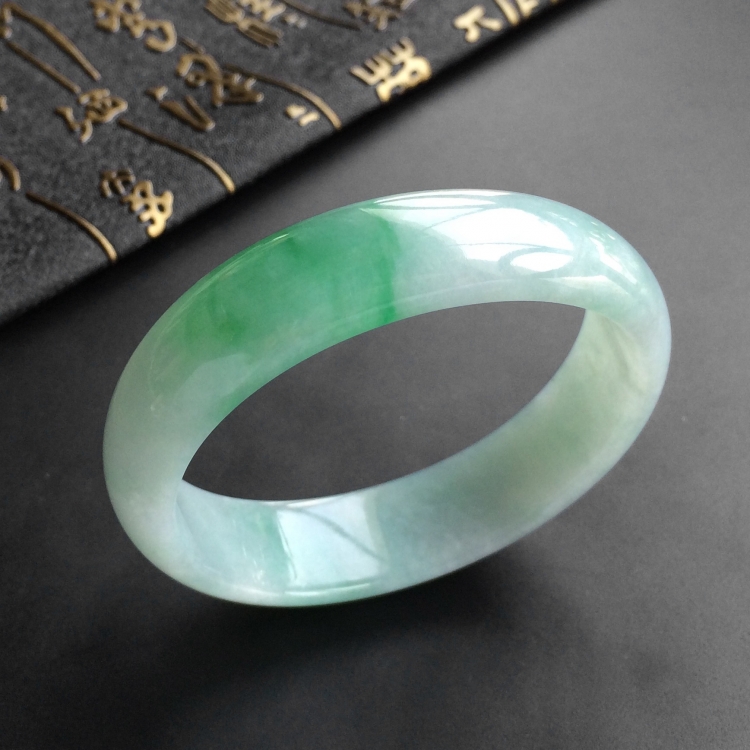 (超值推荐)糯冰种飘翠贵妃镯(55mm-48.8mm)