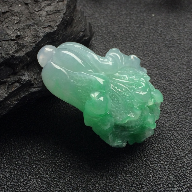 （超值推荐）糯冰种飘花白菜挂件