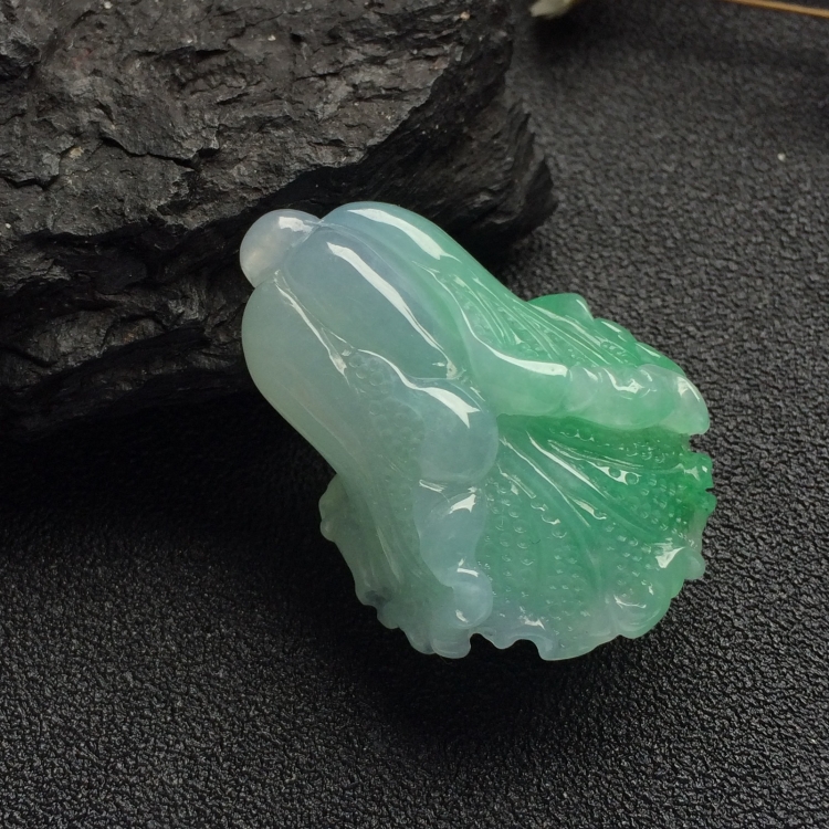 （超值推荐）糯冰种飘花白菜挂件