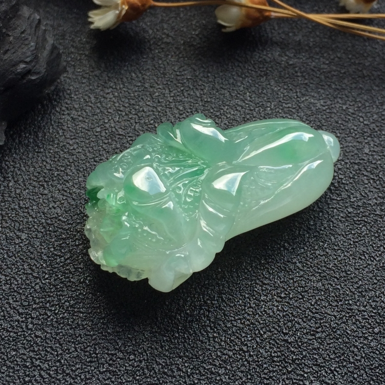 （超值推荐）糯冰种飘花白菜挂件