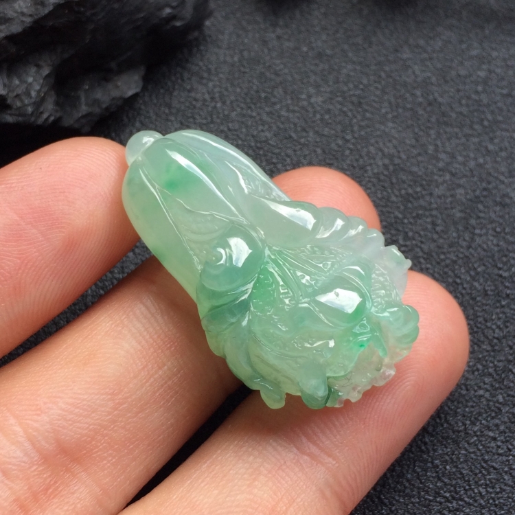 （超值推荐）糯冰种飘花白菜挂件
