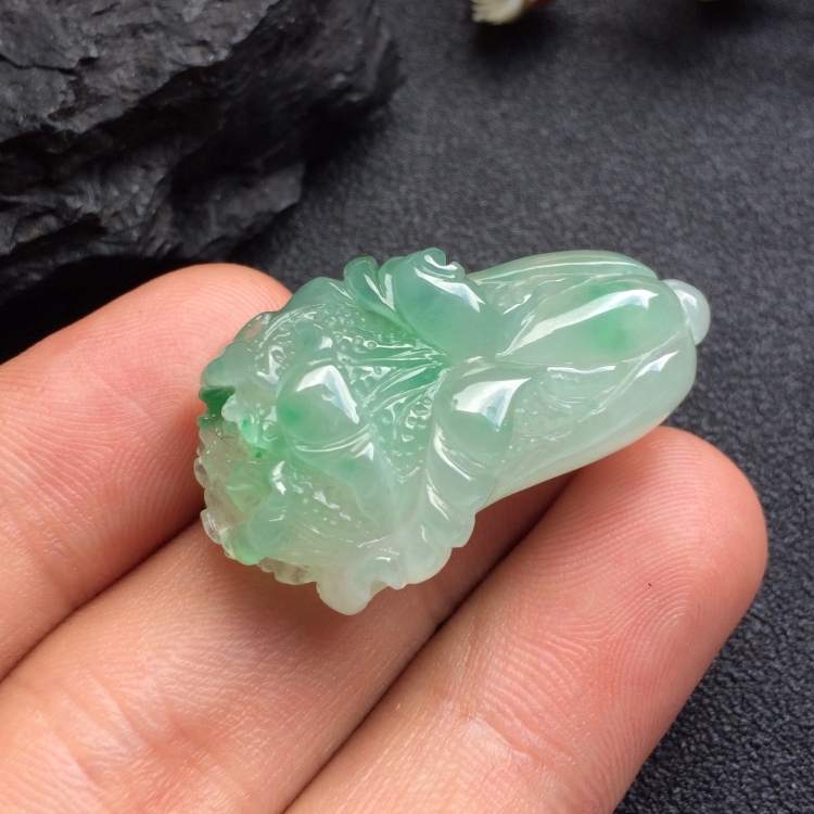 （超值推荐）糯冰种飘花白菜挂件