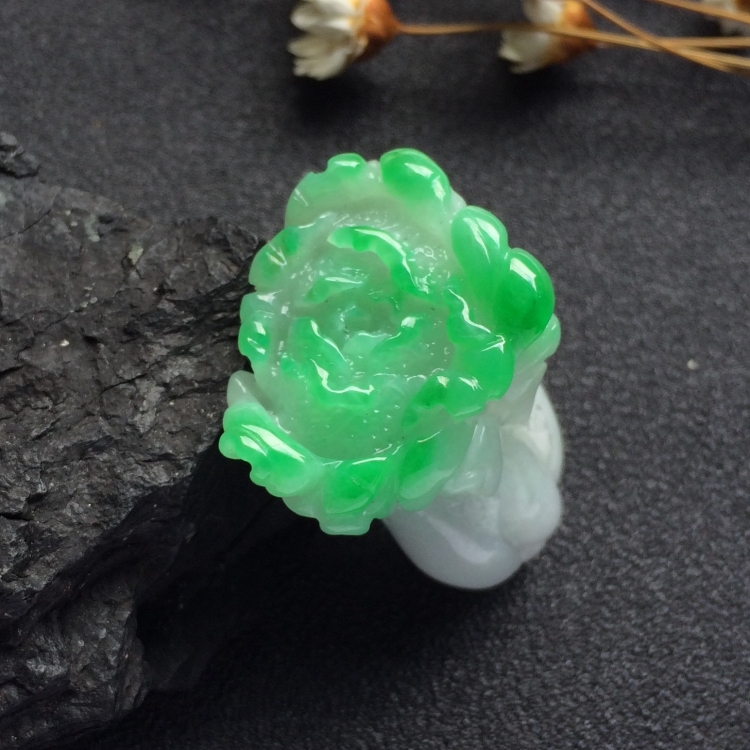 （超值推荐）糯冰种飘翠白菜挂件