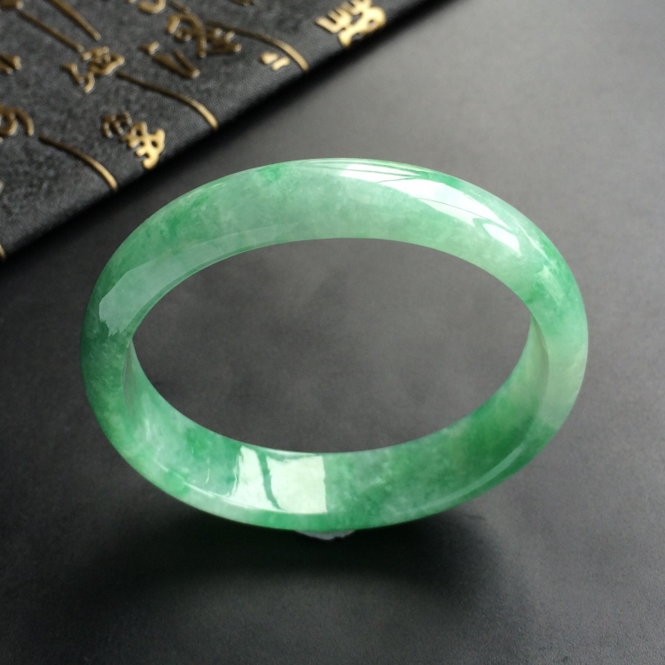 (超值推荐)糯冰种飘翠贵妃镯(54mm-47.4mm)