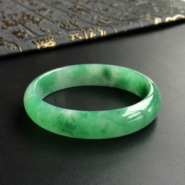 (超值推荐)糯冰种飘翠贵妃镯(54mm-47.4mm)