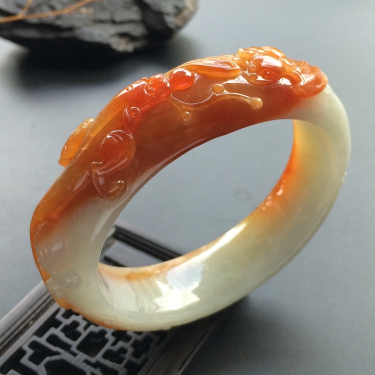 （超值推荐）糯冰种红黄翡福寿如意雕花贵妃镯（57.5mm-47.6mm）