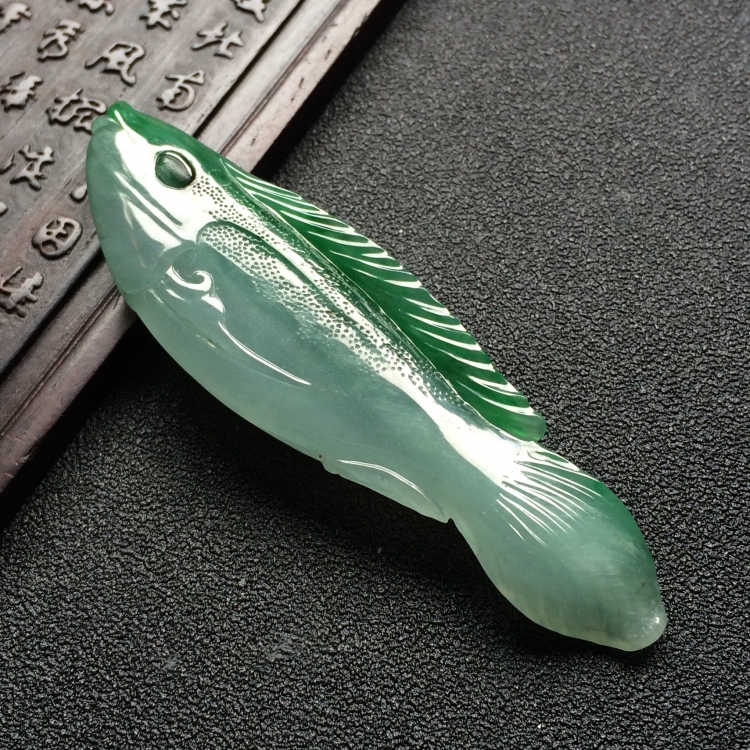 （超值推荐）糯冰种飘翠年年有余挂件