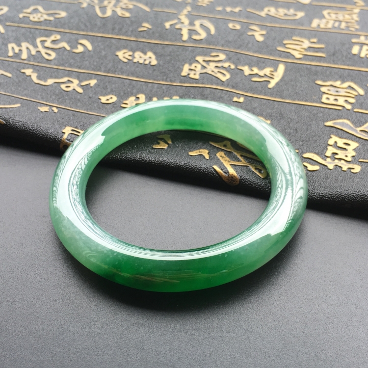 (超值推荐)糯冰种飘阳绿圆条手镯(53.1mm)